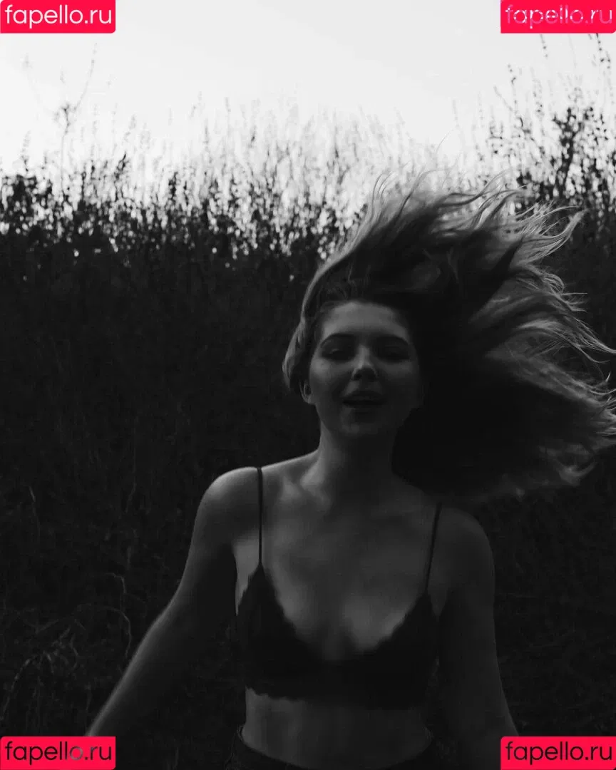 Sammi Hanratty Onlyfans Photo Gallery 