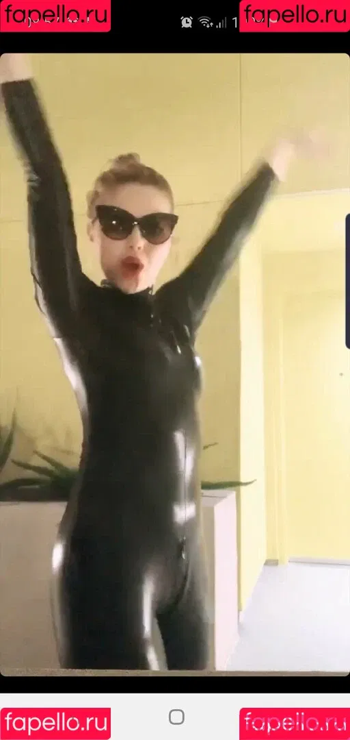 Sammi Hanratty Onlyfans Photo Gallery 