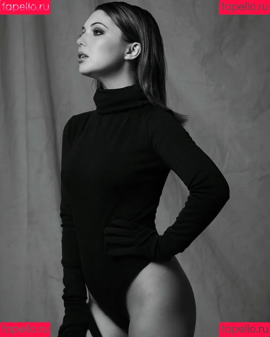 Sammi Hanratty Onlyfans Photo Gallery 