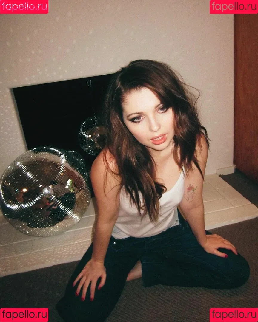 Sammi Hanratty Onlyfans Photo Gallery 