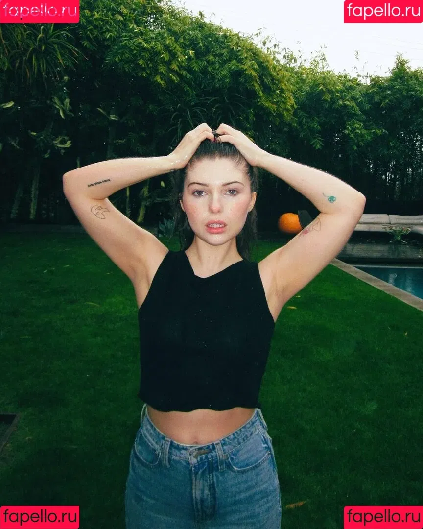 Sammi Hanratty Onlyfans Photo Gallery 