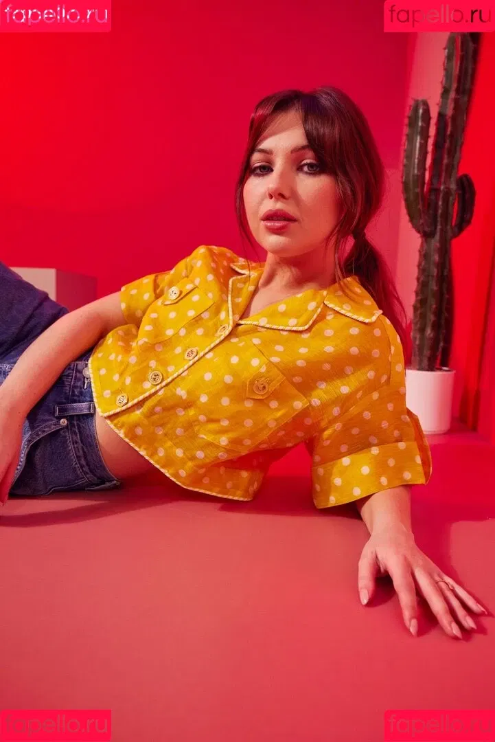 Sammi Hanratty Onlyfans Photo Gallery 