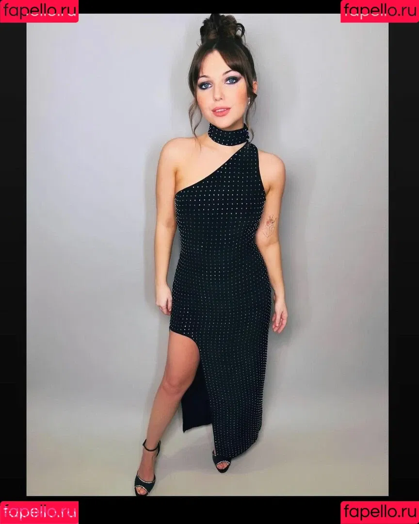 Sammi Hanratty Onlyfans Photo Gallery 