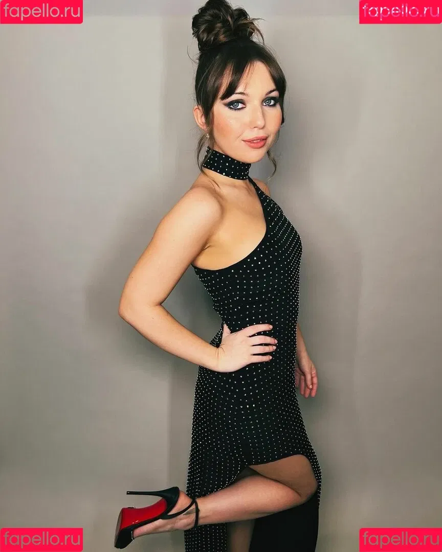Sammi Hanratty Onlyfans Photo Gallery 