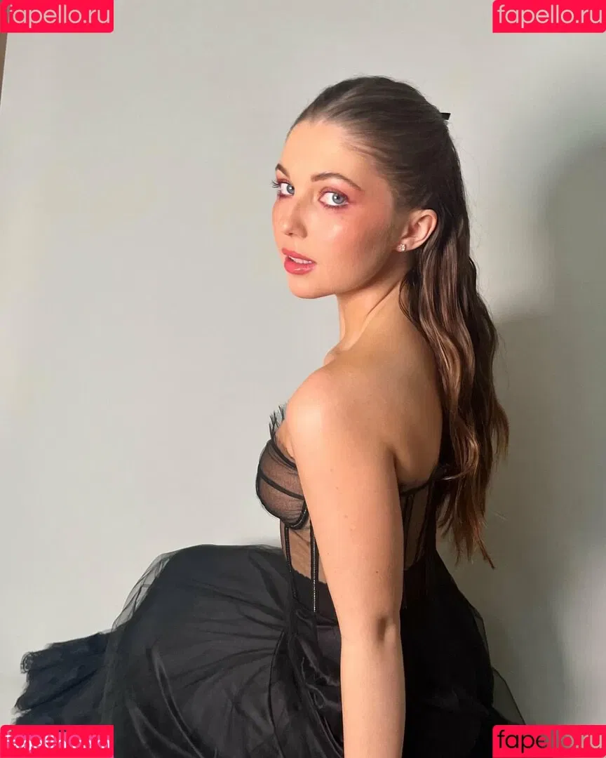 Sammi Hanratty Onlyfans Photo Gallery 