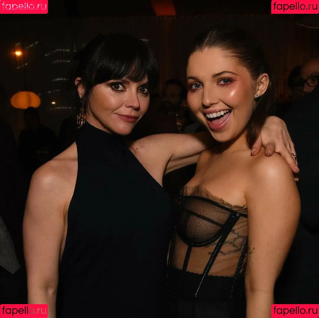Sammi Hanratty Onlyfans Photo Gallery 