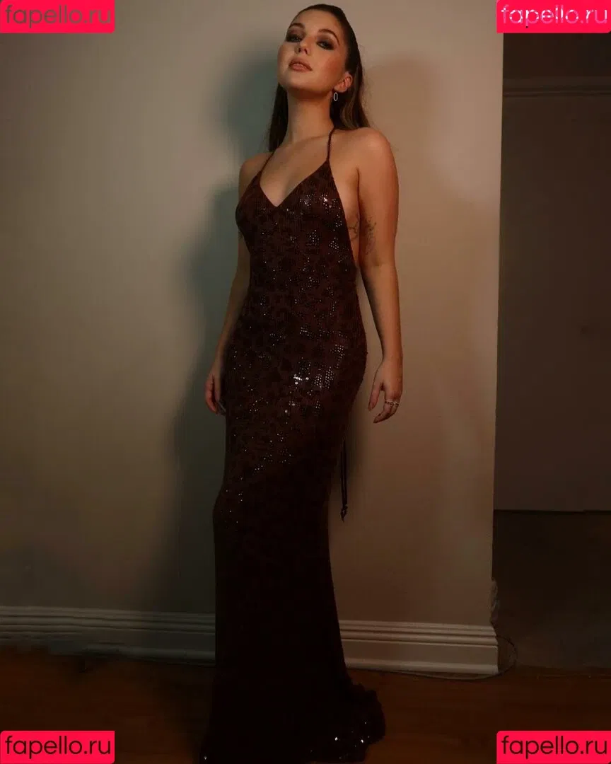 Sammi Hanratty Onlyfans Photo Gallery 