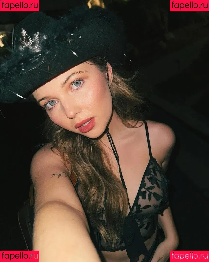 Sammi Hanratty Onlyfans Photo Gallery 