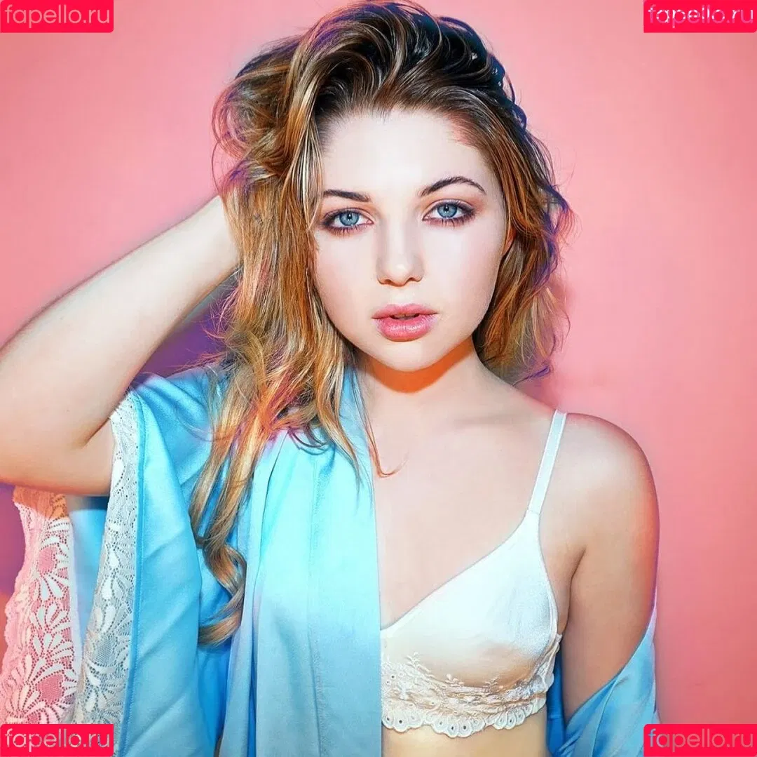Sammi Hanratty Onlyfans Photo Gallery 