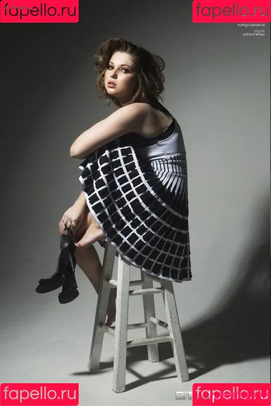 Sammi Hanratty Onlyfans Photo Gallery 