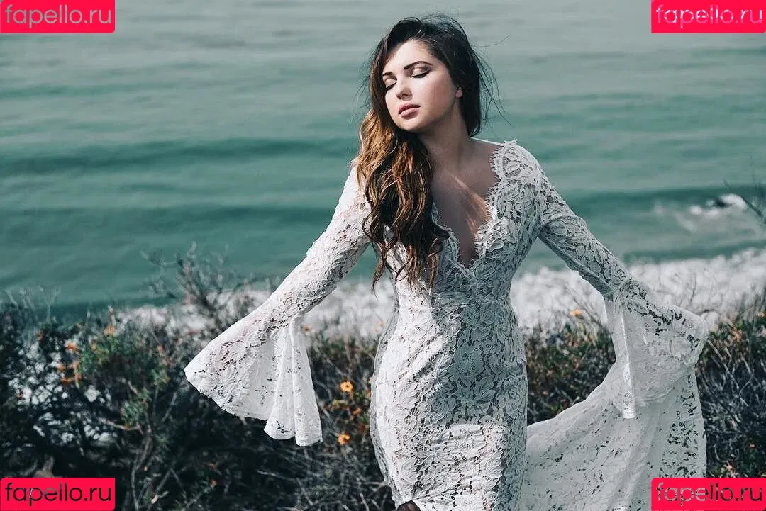 Sammi Hanratty Onlyfans Photo Gallery 
