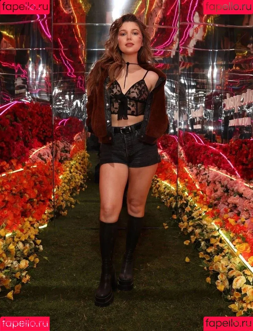 Sammi Hanratty Onlyfans Photo Gallery 