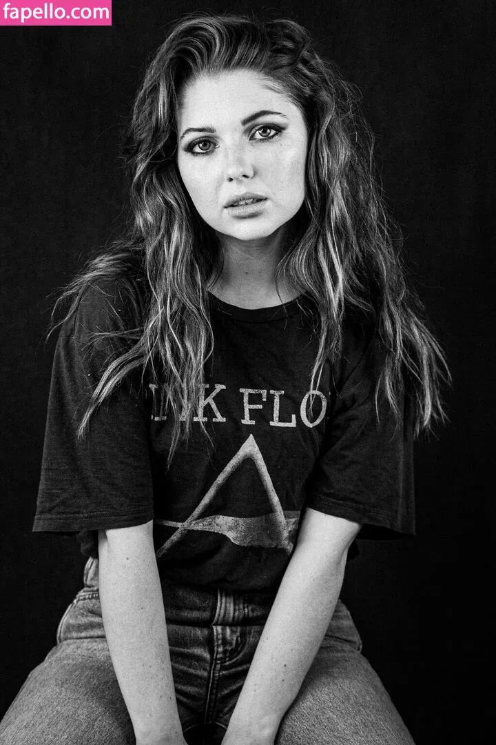 Sammi Hanratty Onlyfans Photo Gallery 