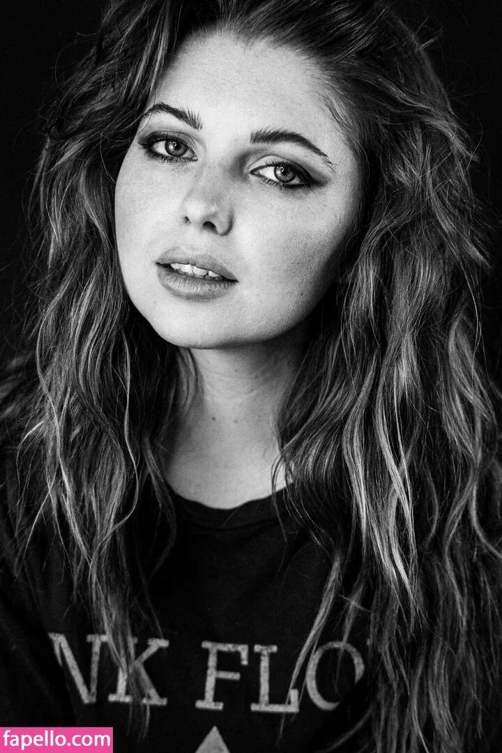 Sammi Hanratty Onlyfans Photo Gallery 