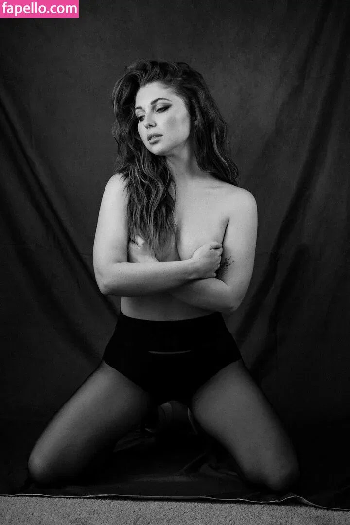 Sammi Hanratty Onlyfans Photo Gallery 