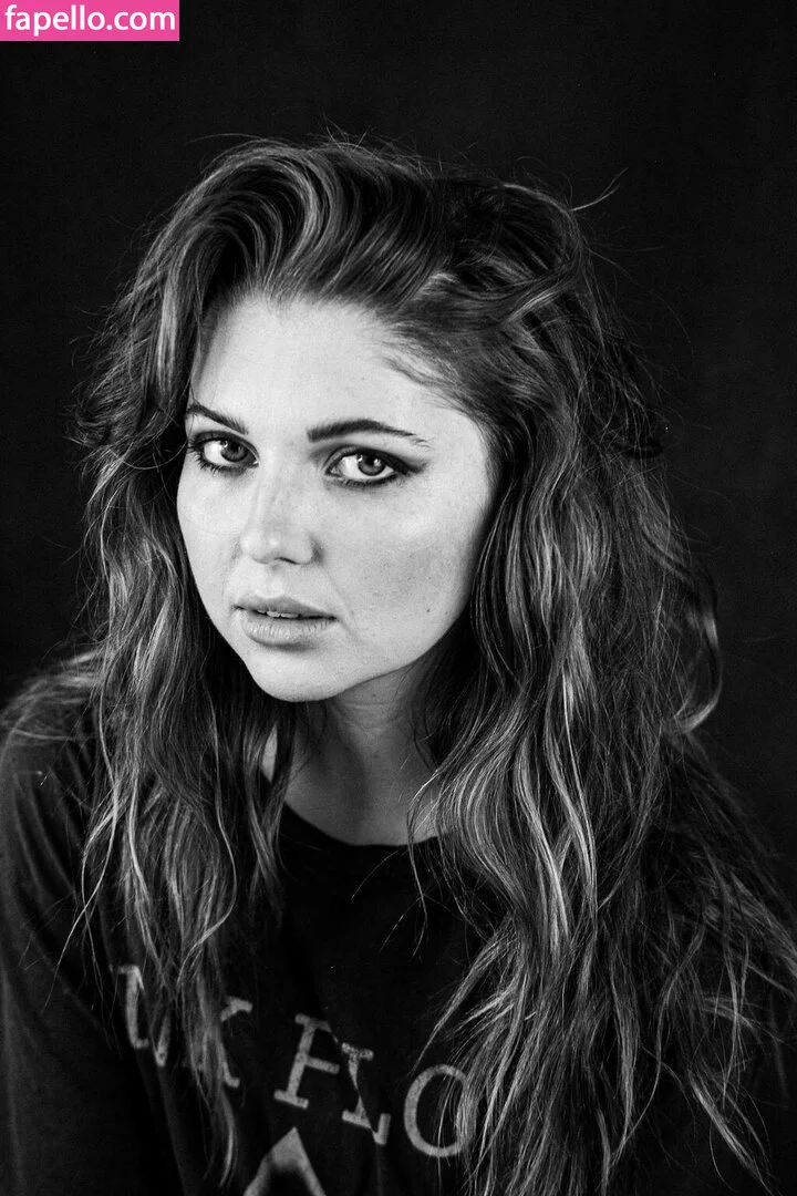 Sammi Hanratty Onlyfans Photo Gallery 