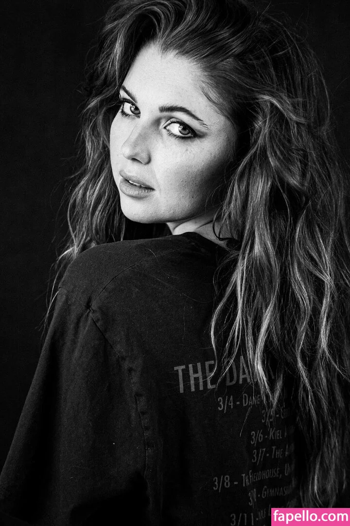 Sammi Hanratty Onlyfans Photo Gallery 