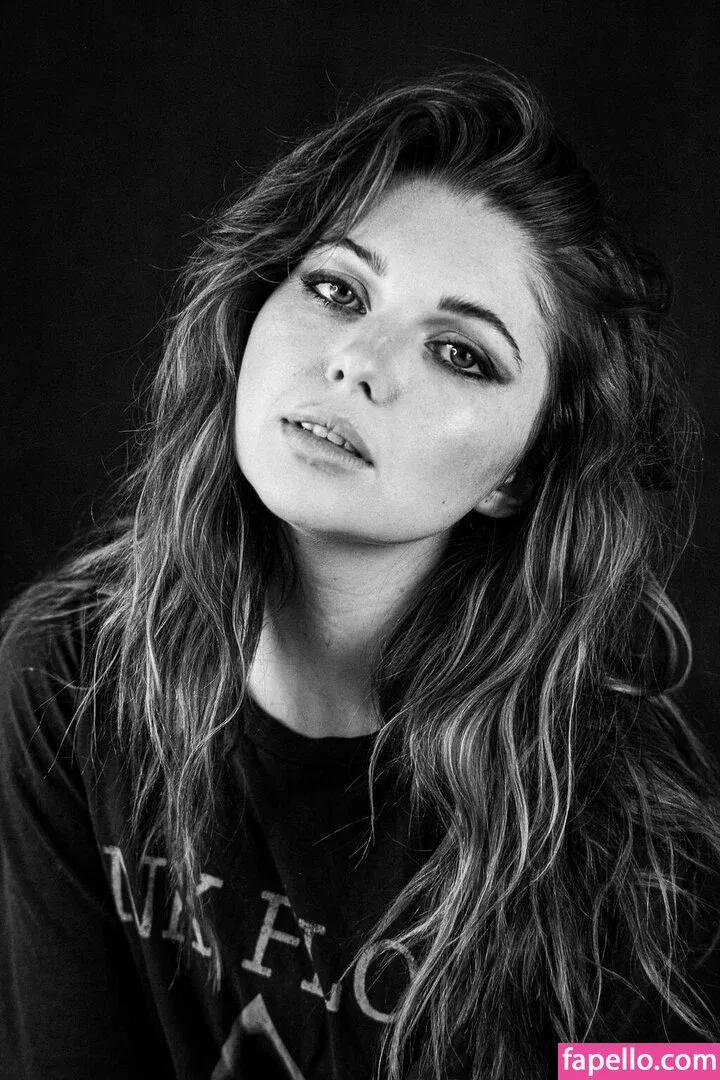 Sammi Hanratty Onlyfans Photo Gallery 