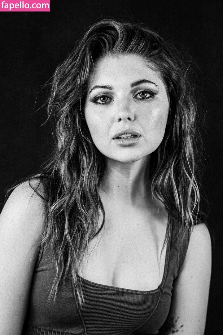 Sammi Hanratty Onlyfans Photo Gallery 