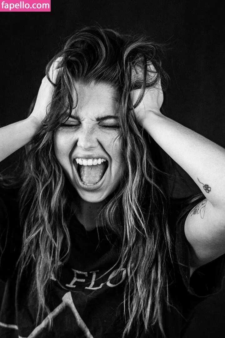 Sammi Hanratty Onlyfans Photo Gallery 