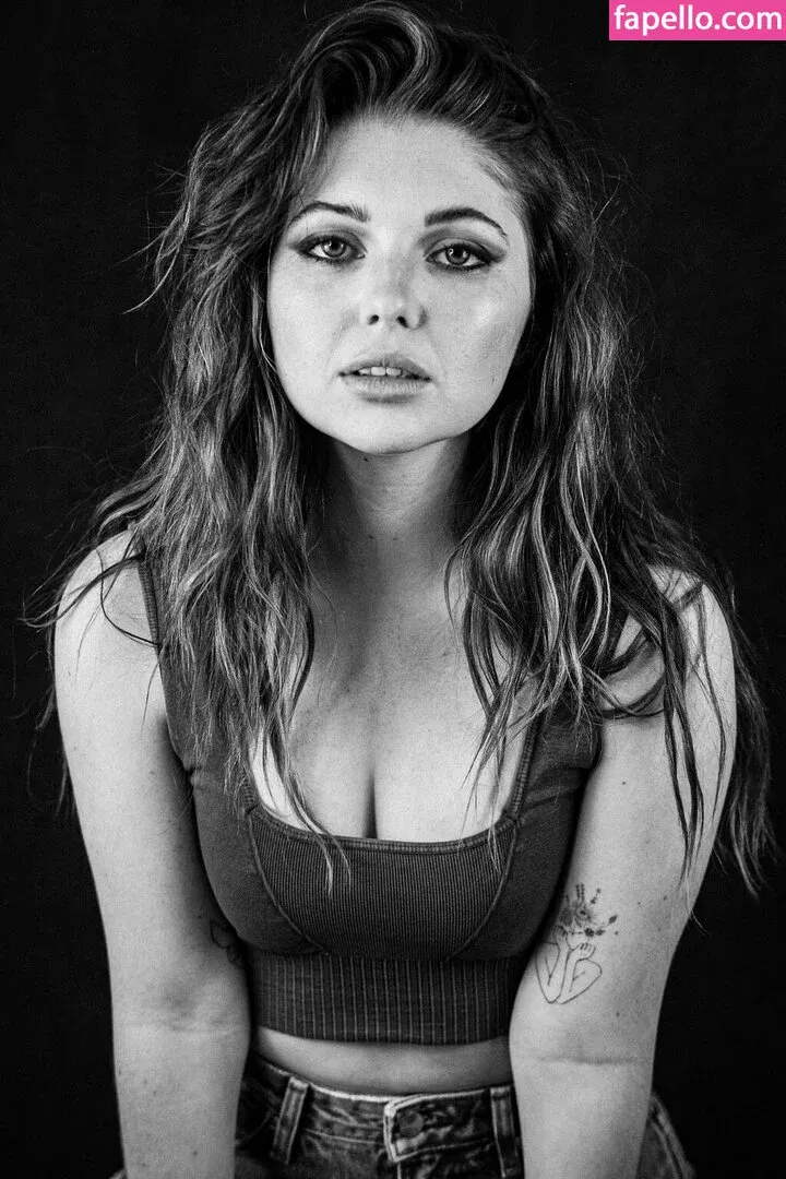 Sammi Hanratty Onlyfans Photo Gallery 