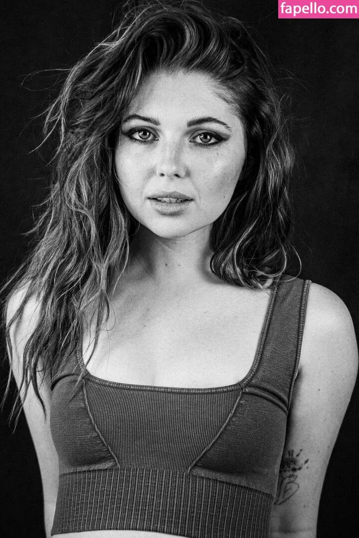 Sammi Hanratty Onlyfans Photo Gallery 