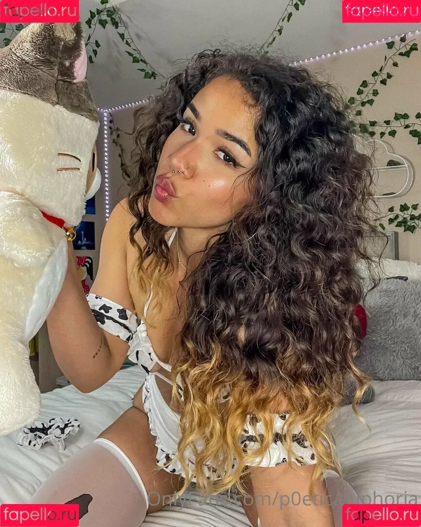 p0etic.euphoria Onlyfans Photo Gallery 