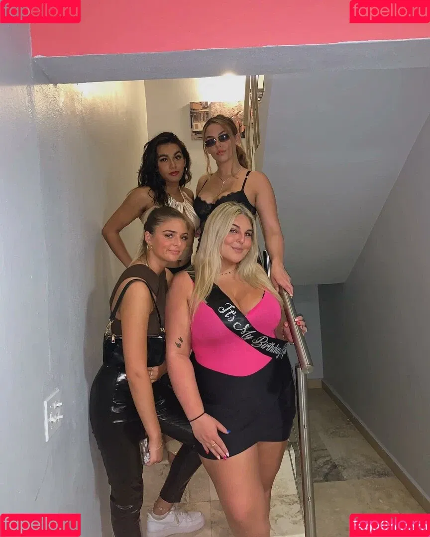 Hannah C Onlyfans Photo Gallery 