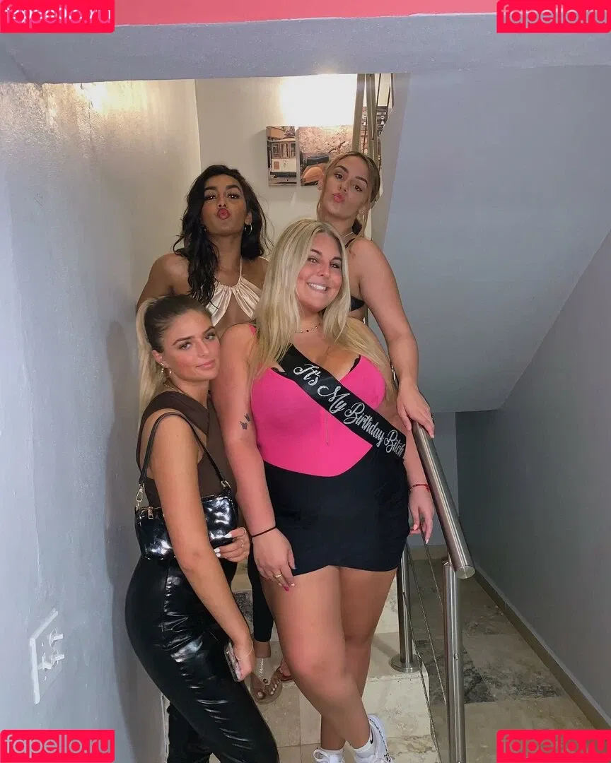 Hannah C Onlyfans Photo Gallery 