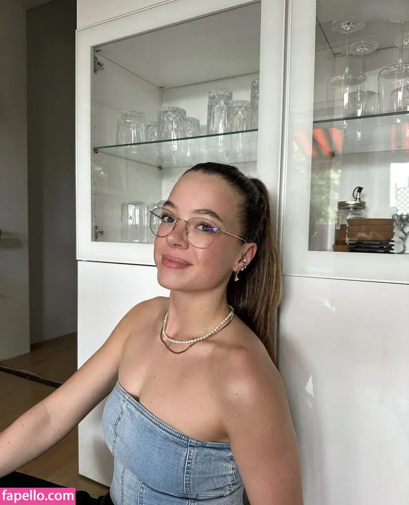 Hannah C Onlyfans Photo Gallery 