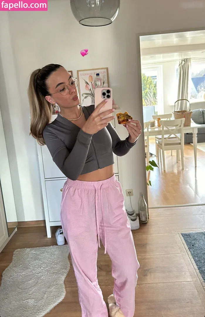 Hannah C Onlyfans Photo Gallery 