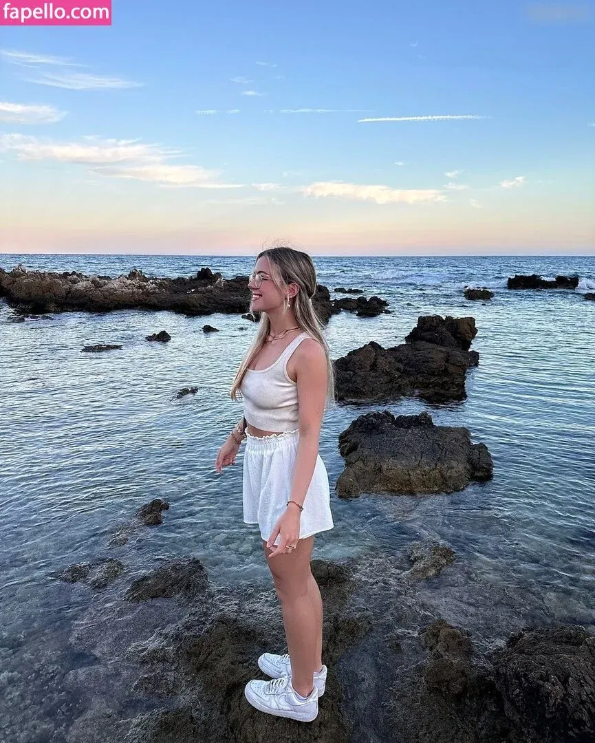 Hannah C Onlyfans Photo Gallery 