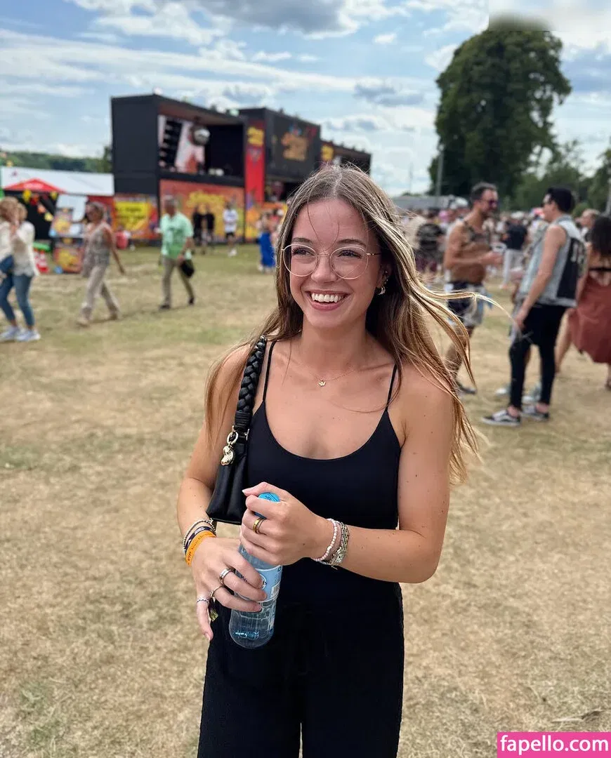 Hannah C Onlyfans Photo Gallery 