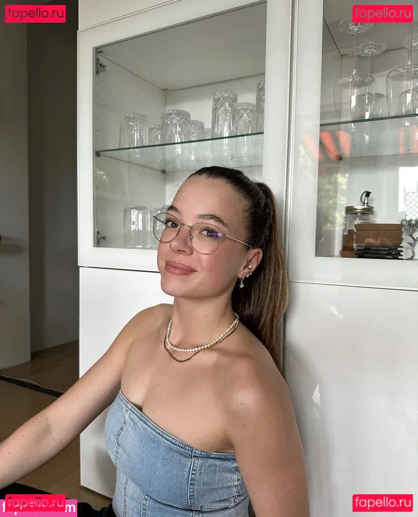 Hannah C Onlyfans Photo Gallery 