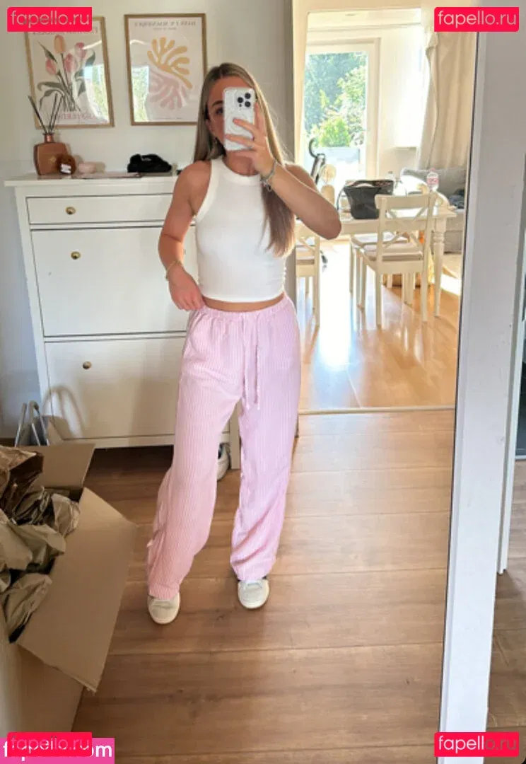 Hannah C Onlyfans Photo Gallery 