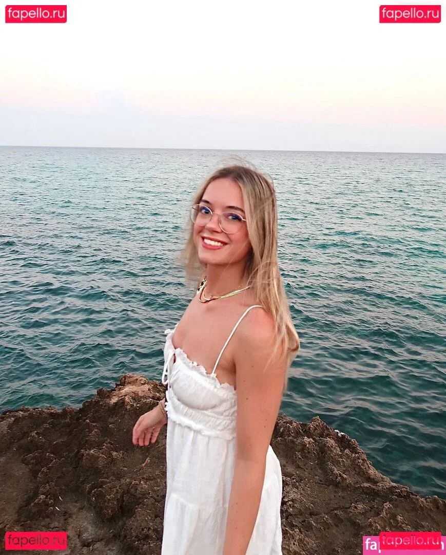 Hannah C Onlyfans Photo Gallery 