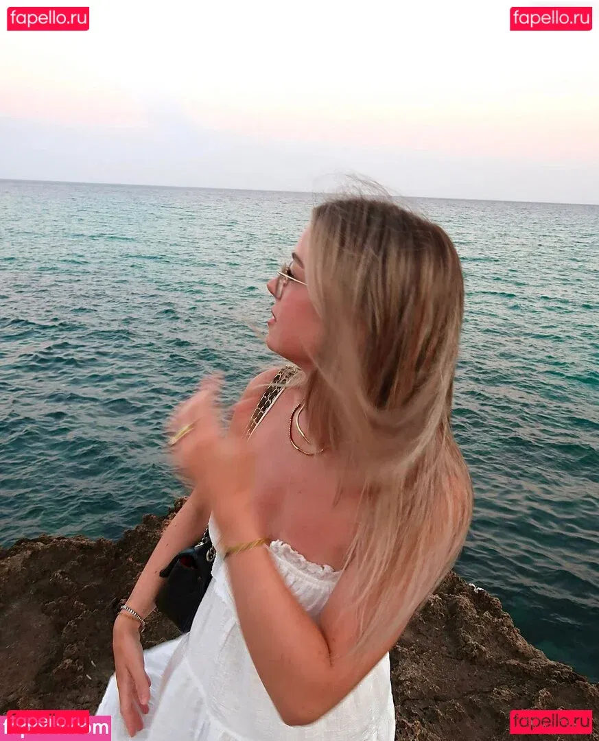 Hannah C Onlyfans Photo Gallery 