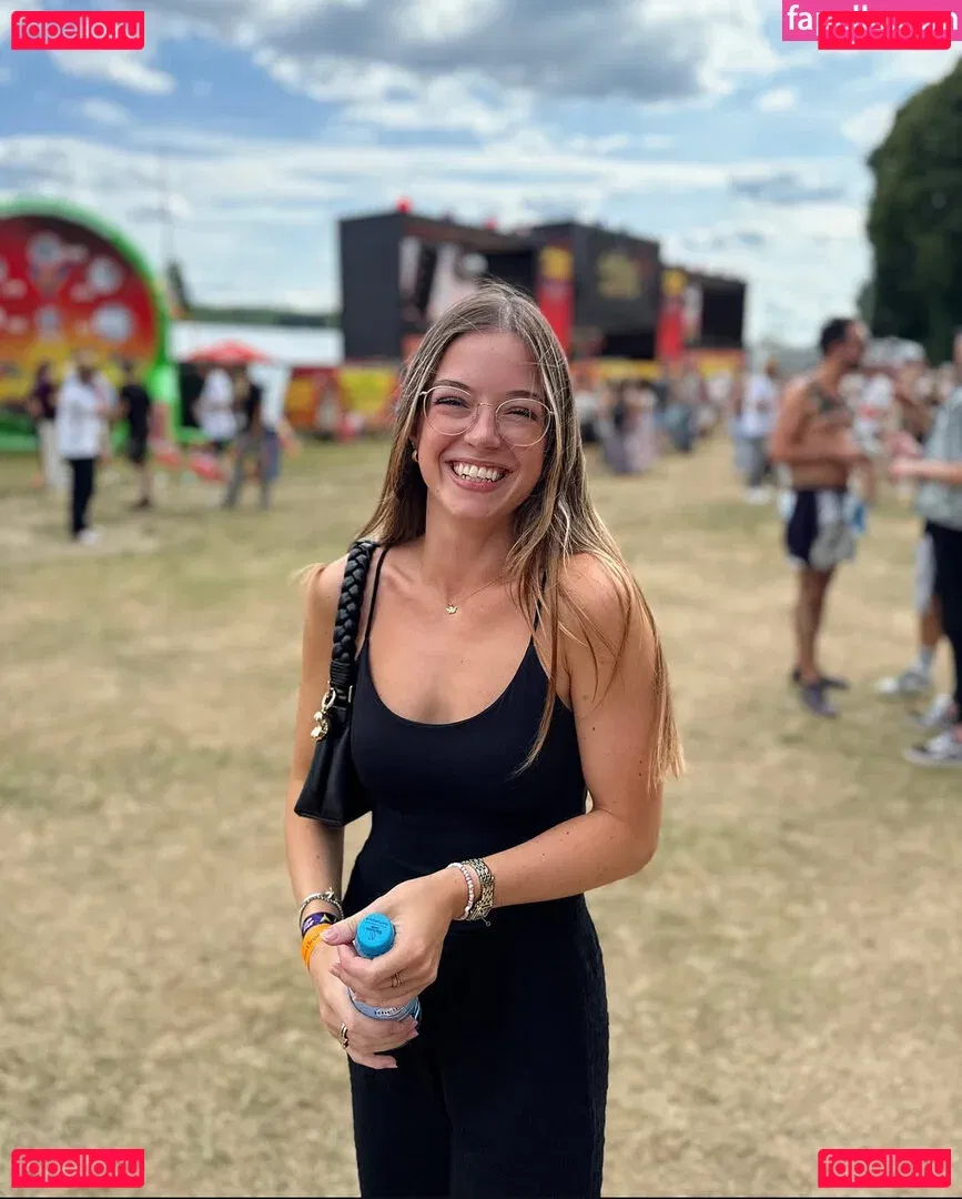 Hannah C Onlyfans Photo Gallery 