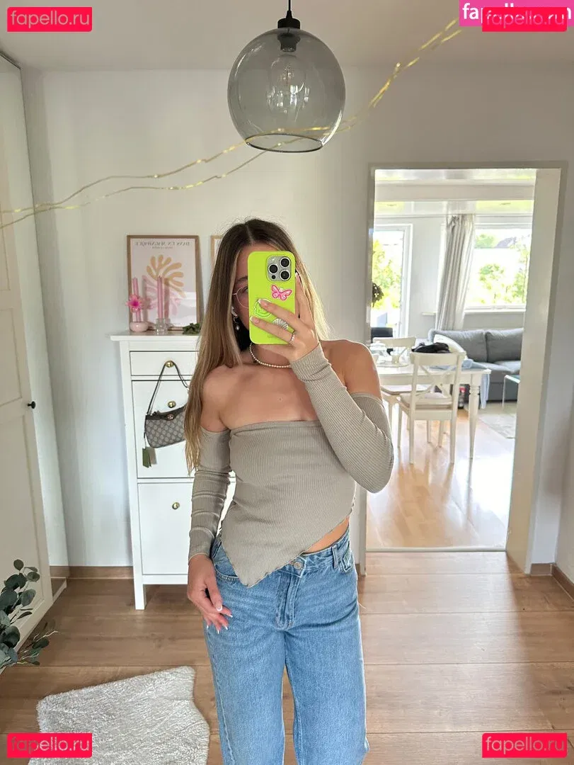 Hannah C Onlyfans Photo Gallery 