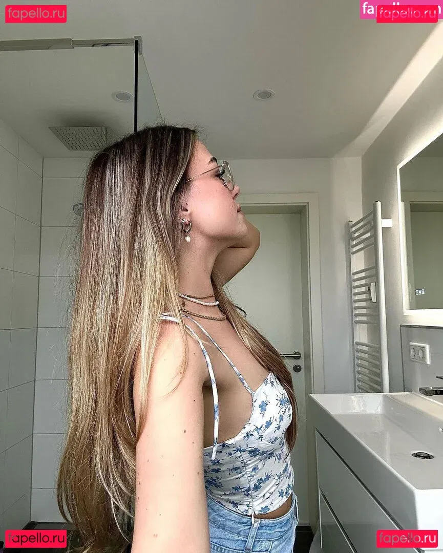 Hannah C Onlyfans Photo Gallery 