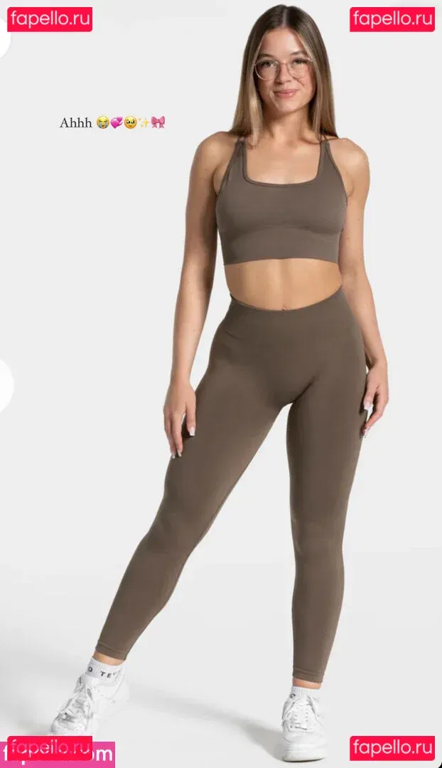 Hannah C Onlyfans Photo Gallery 