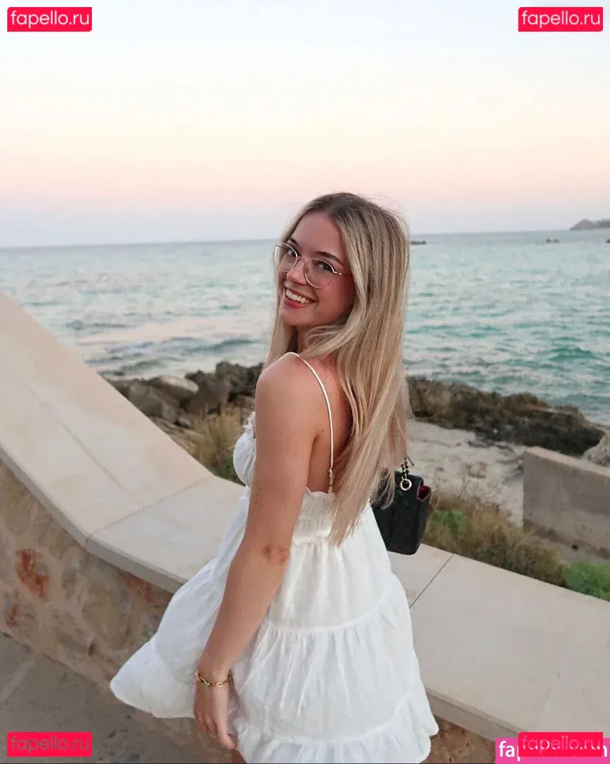 Hannah C Onlyfans Photo Gallery 