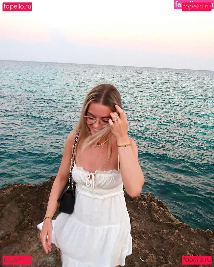 Hannah C Onlyfans Photo Gallery 