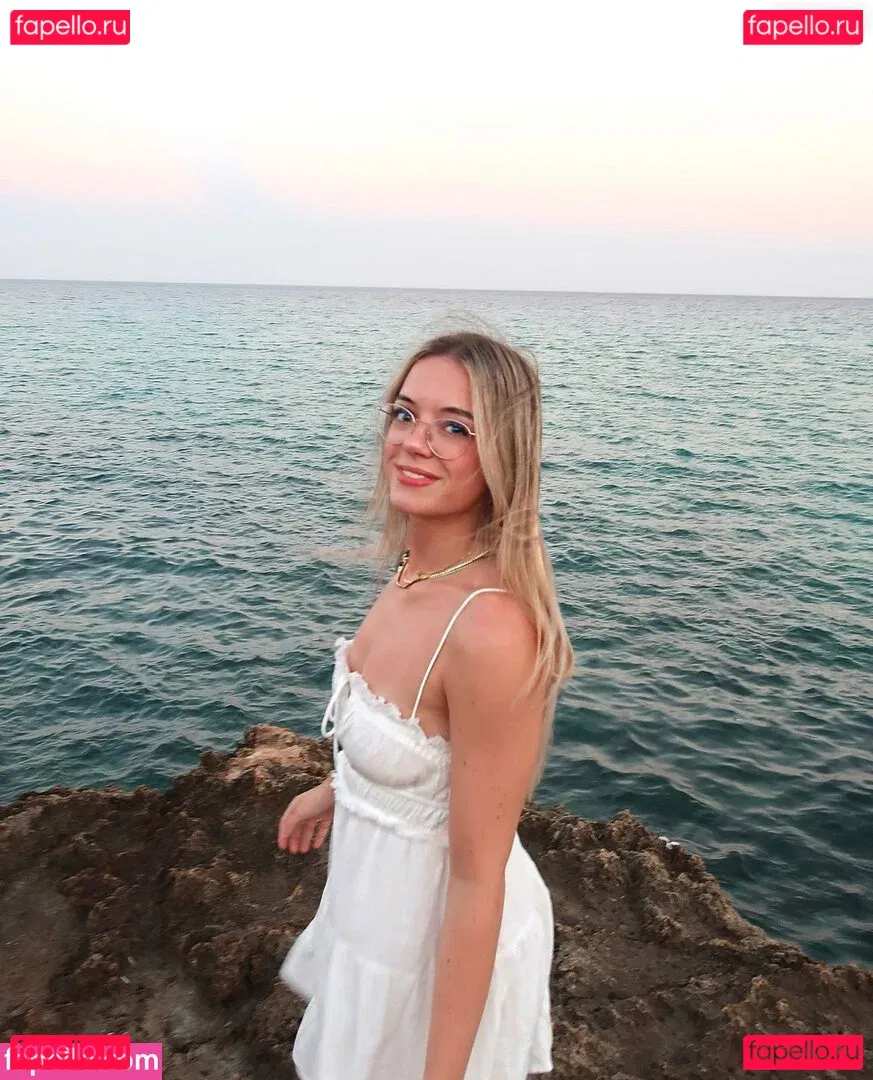 Hannah C Onlyfans Photo Gallery 