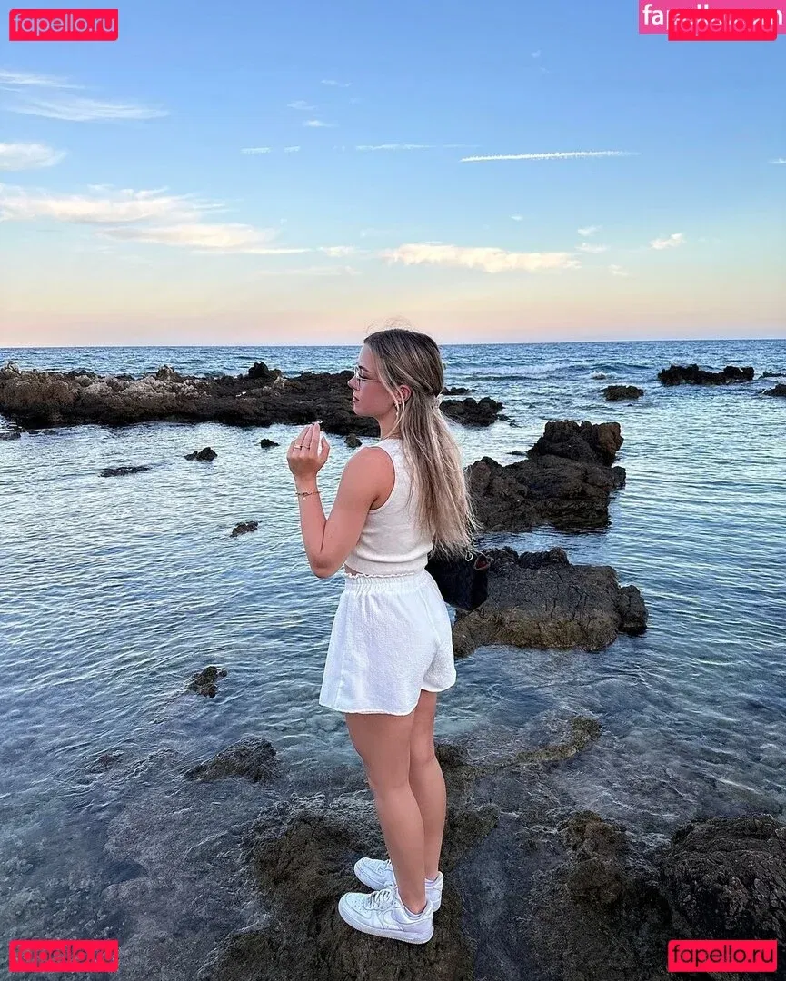 Hannah C Onlyfans Photo Gallery 