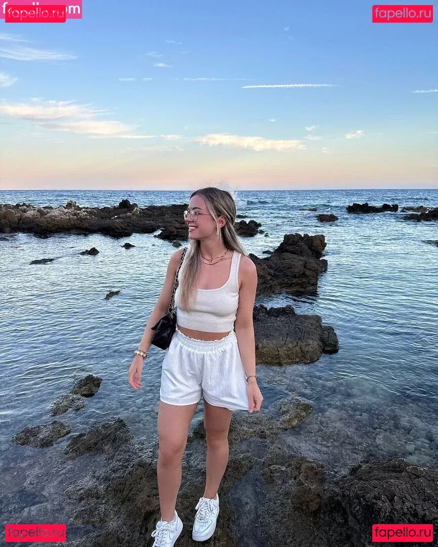 Hannah C Onlyfans Photo Gallery 