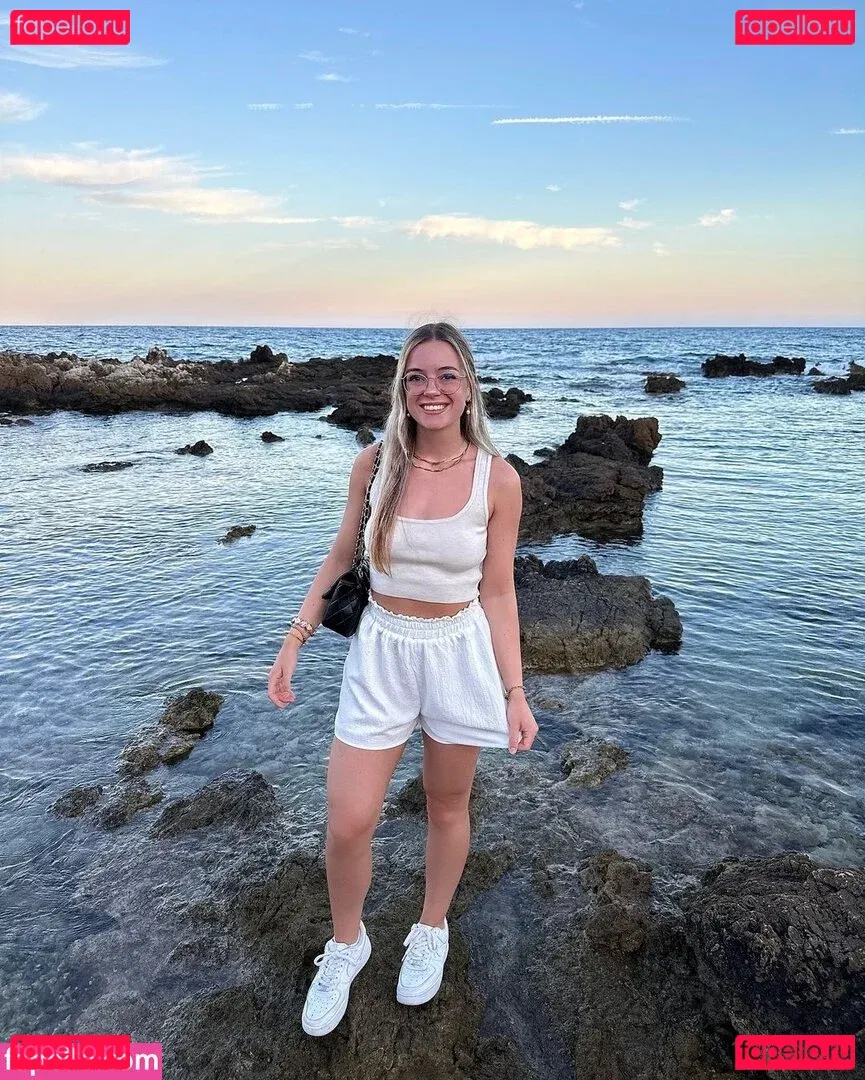 Hannah C Onlyfans Photo Gallery 