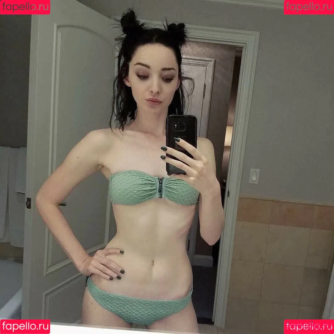 Emma Dumont Onlyfans Photo Gallery 