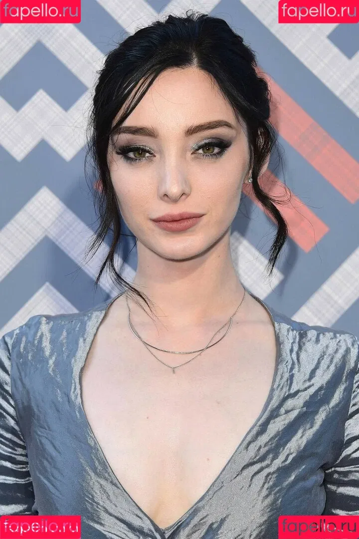 Emma Dumont Onlyfans Photo Gallery 