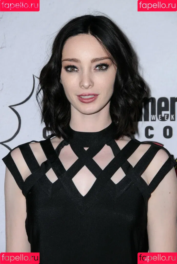 Emma Dumont Onlyfans Photo Gallery 